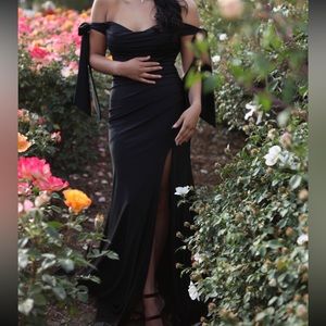 Elegant Black Off-Shoulder Prom Dress